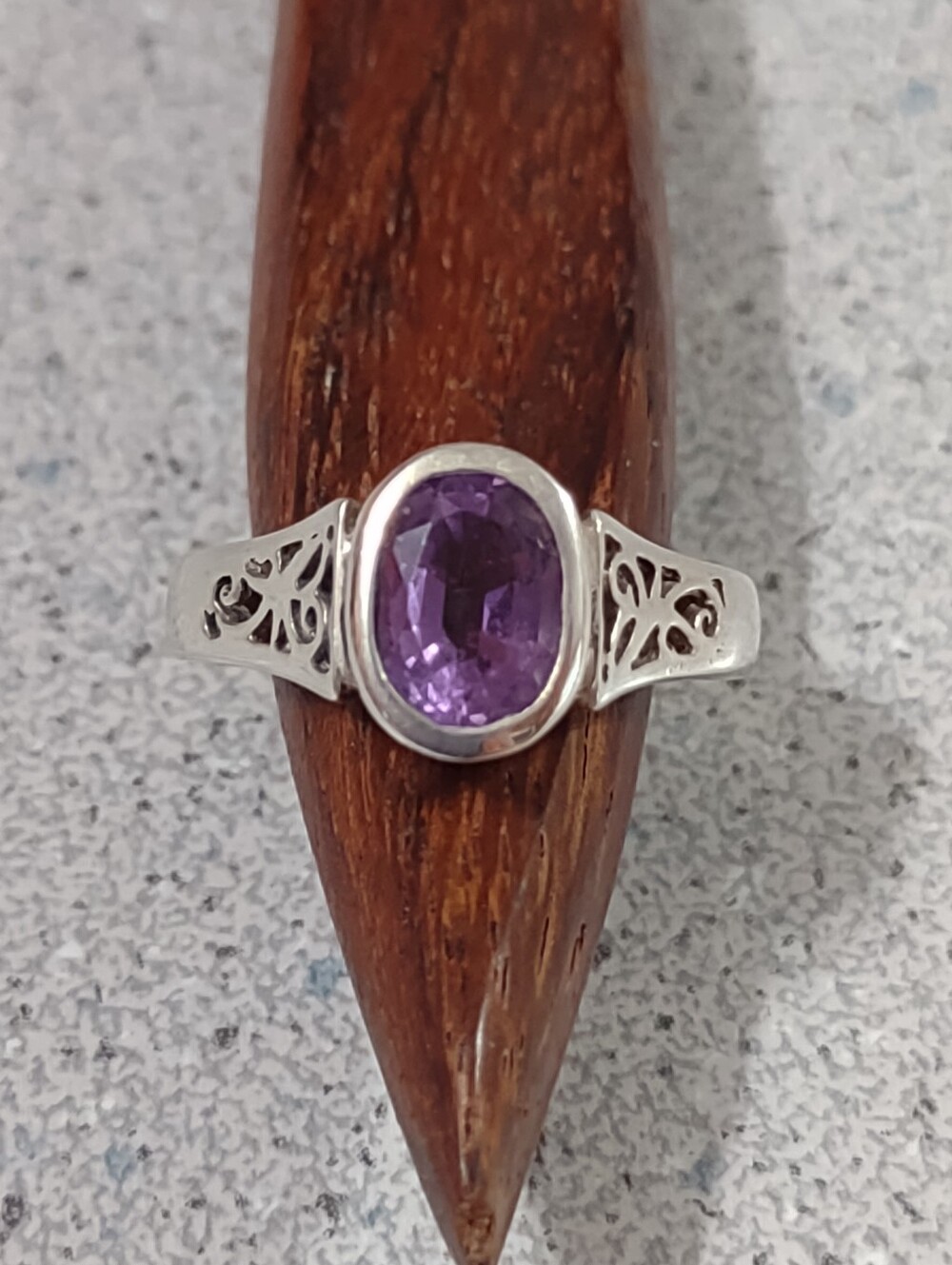 Amethyst Bezel Ring(6.75)